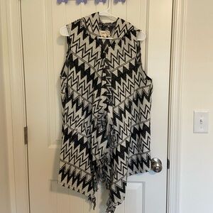 NEW Jolt women’s black white geometric‎ hooded drapey thick tassel vest large